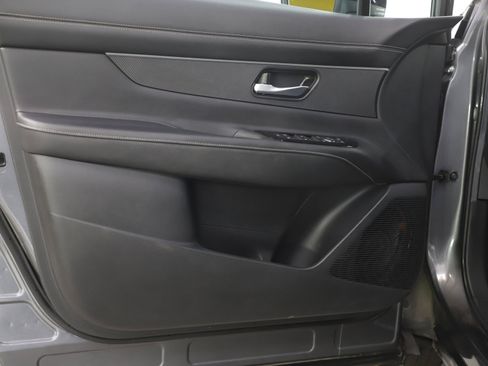 Used 2025 Nissan Murano SV AWD/4WD image 19