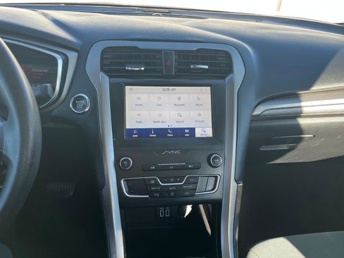 Used 2020 Ford Fusion SE image 32