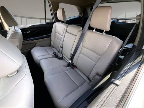 Used 2021 Honda Pilot Touring image 21