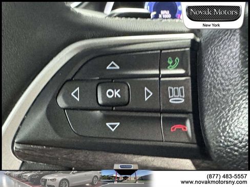 Used 2023 Jeep Grand Cherokee Limited AWD/4WD image 17