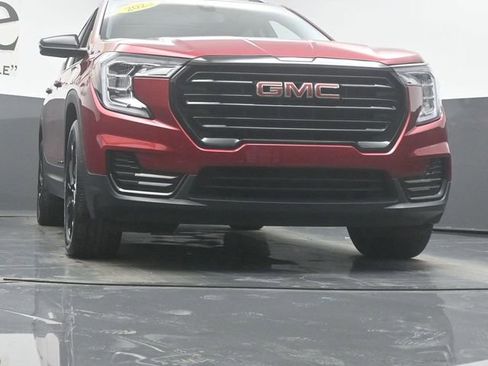 Used 2023 GMC Terrain SLE w/ Driver Convenience Package image 3