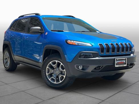 Used 2017 Jeep Cherokee Trailhawk w/ Comfort/Convenience Group image 2