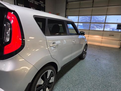 Used 2014 Kia Soul ! w/ Sun & Sound Package FWD image 7