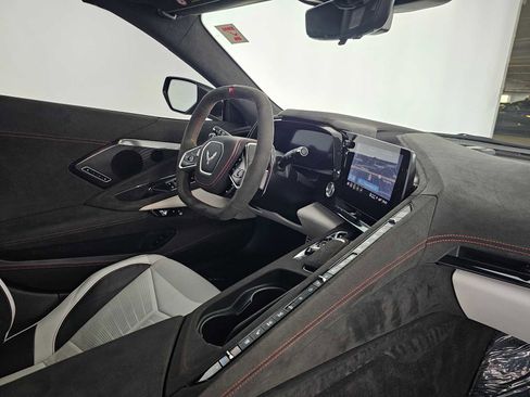 Used 2023 Chevrolet Corvette Stingray Premium Conv w/ Z51 Performance Package image 11