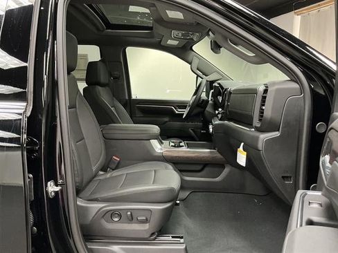 New 2026 GMC Sierra 2500 SLT w/ SLT Premium Package AWD/4WD image 34