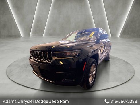 Used 2024 Jeep Grand Cherokee Laredo X AWD/4WD image 3