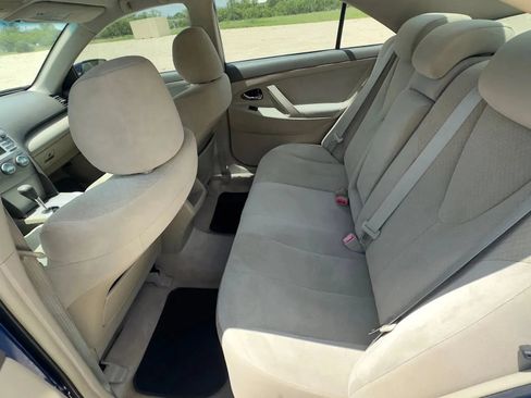 Used 2009 Toyota Camry LE FWD image 12