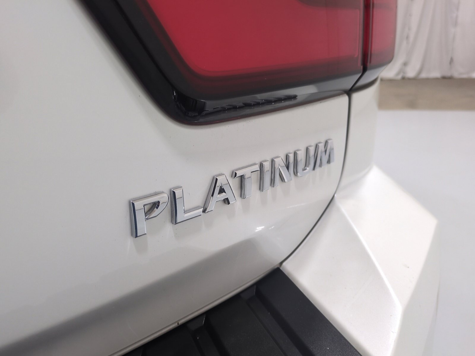 Used 2022 Nissan Armada Platinum AWD/4WD image 5