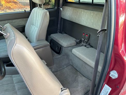 Used 2000 Toyota Tacoma PreRunner image 25