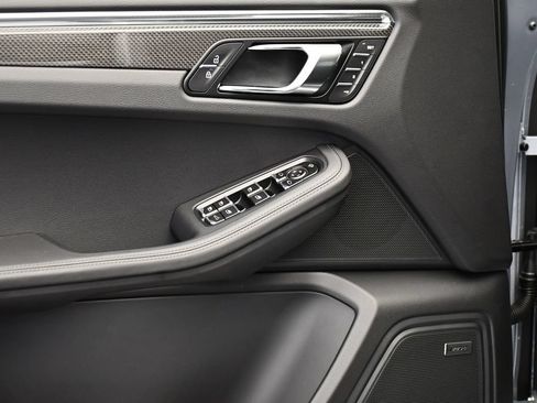 Certified 2026 Porsche Macan Turbo AWD/4WD image 35