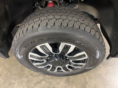 Certified 2024 GMC Sierra 2500 Denali Ultimate image 19