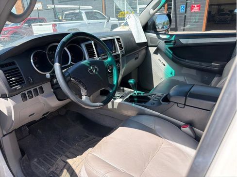 Used 2007 Toyota 4Runner SR5 AWD/4WD image 2