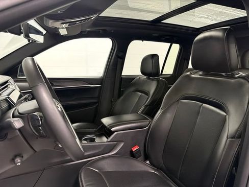 Used 2024 Jeep Grand Cherokee Limited w/ Luxury Tech Group II AWD/4WD image 6