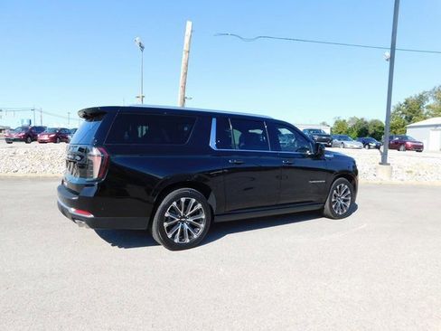 New 2025 Chevrolet Suburban High Country image 3