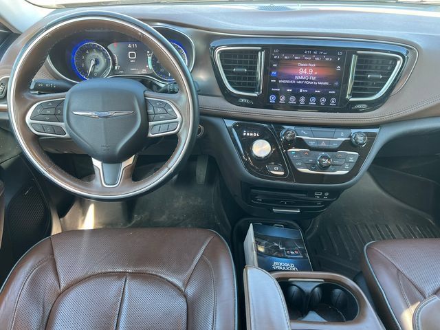 Used 2017 Chrysler Pacifica Limited FWD image 2