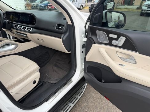 Used 2020 Mercedes-Benz GLS 450 4MATIC image 25