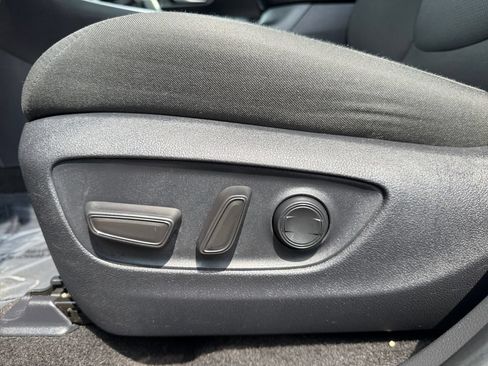 Used 2025 Toyota RAV4 XLE AWD/4WD image 10