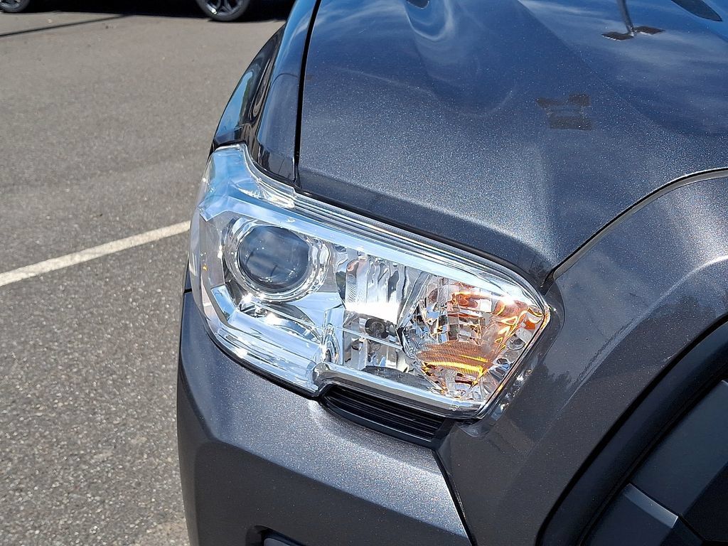 Used 2023 Toyota Tacoma SR AWD/4WD image 12