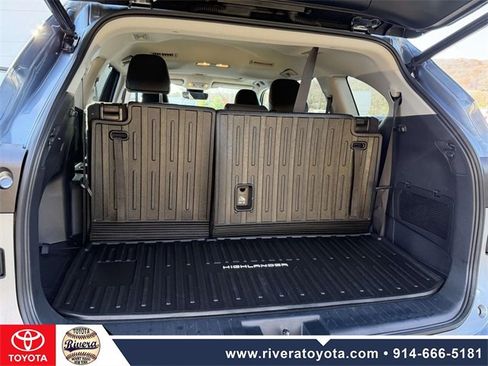Used 2022 Toyota Highlander XLE image 18