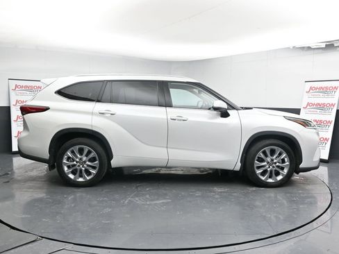 Used 2022 Toyota Highlander Limited image 9
