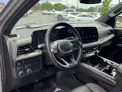 Used 2025 Chevrolet Suburban Z71 AWD/4WD image 29