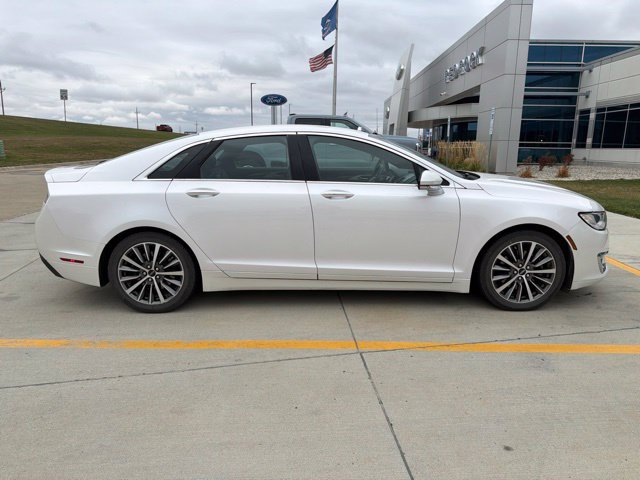 Used 2019 Lincoln MKZ Reserve FWD image 2