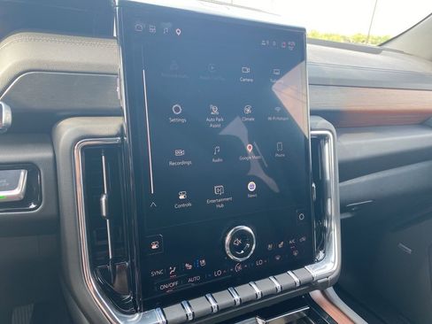 Used 2026 GMC Yukon Denali w/ Advanced Technology Package image 21