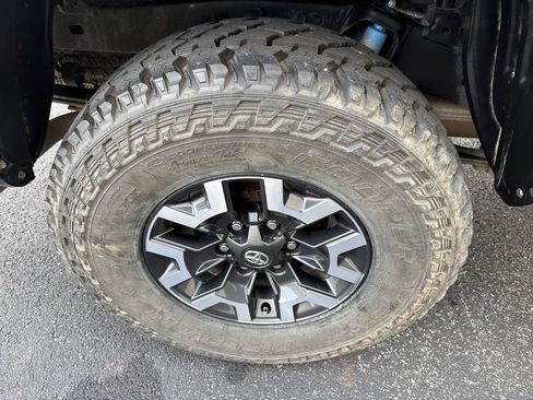 Used 2021 Toyota Tacoma TRD Off-Road image 17