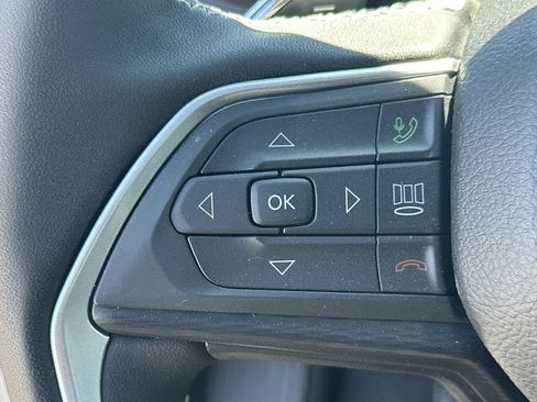 Used 2025 Jeep Grand Cherokee Altitude RWD image 24