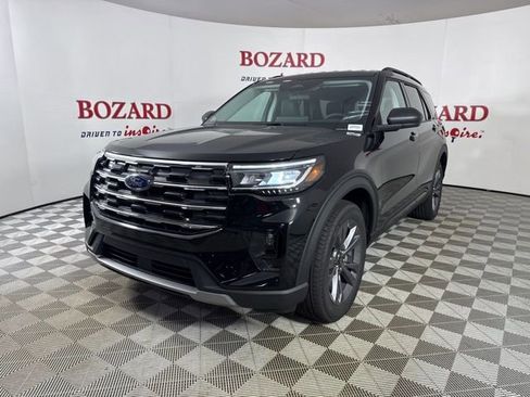 New 2026 Ford Explorer Active w/ Active Comfort Package image 3