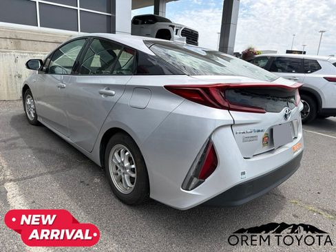 Used 2019 Toyota Prius Prime Plus w/ Carpet Mat Package FWD image 4