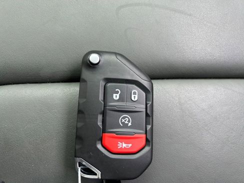 Used 2025 Jeep Gladiator Mojave AWD/4WD image 51