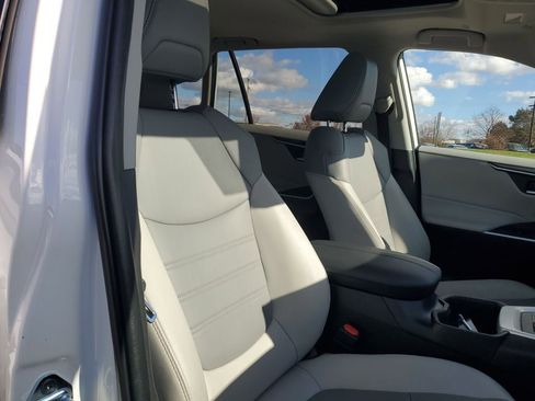 Used 2024 Toyota RAV4 XLE Premium image 29