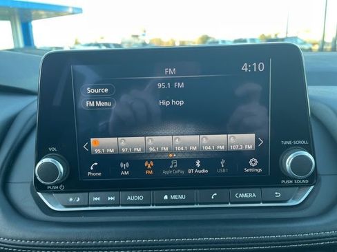 Used 2024 Nissan Rogue SV image 16