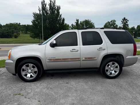 Used 2007 GMC Yukon SLT w/ SLT Preferred Equipment Group AWD/4WD image 4