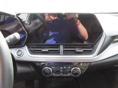Certified 2024 Chevrolet Trax ACTIV FWD image 11