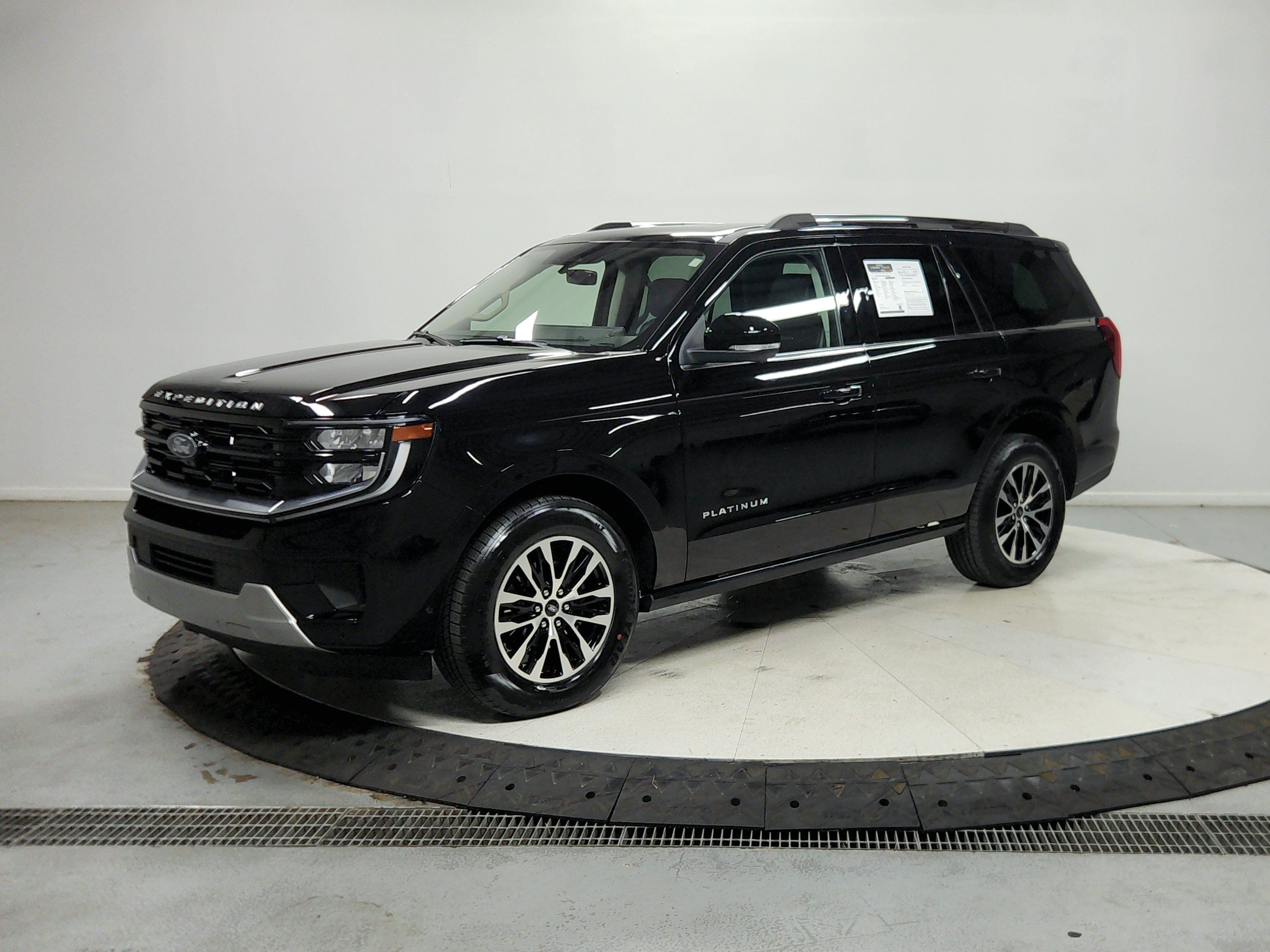 Used 2025 Ford Expedition Platinum AWD/4WD image 4