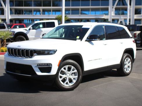 Used 2023 Jeep Grand Cherokee Limited AWD/4WD image 1