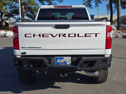 Used 2020 Chevrolet Silverado 2500 Custom w/ Custom Value Package image 4