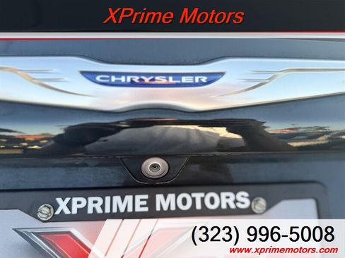 Used 2019 Chrysler Pacifica Touring-L w/ Advanced Safetytec Group FWD image 11