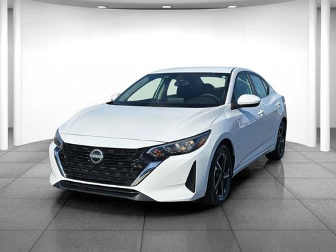 Used 2024 Nissan Sentra SV image 3