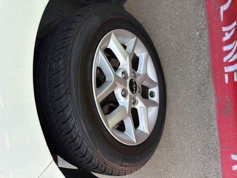Used 2023 Kia Soul LX w/ Option Group 015 FWD image 4