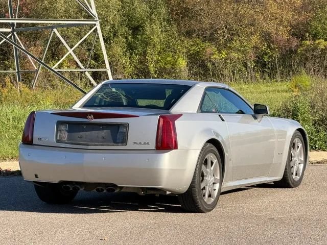 Used 2007 Cadillac XLR RWD image 31
