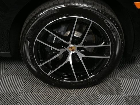 Certified 2025 Porsche Macan image 38