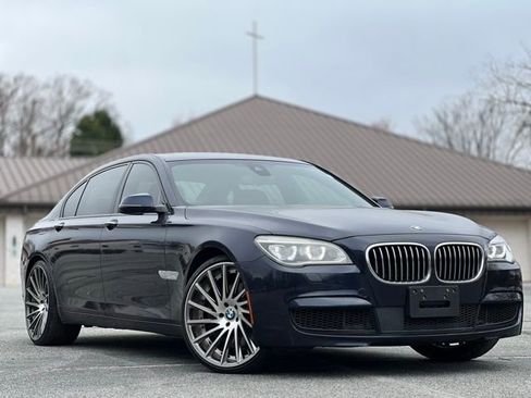 Used 2014 BMW 750Li xDrive image 3