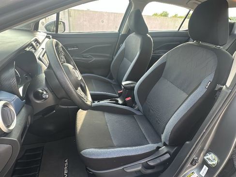 Used 2025 Nissan Versa SV FWD image 4