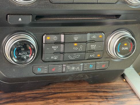 Used 2018 Ford F150 Lariat w/ Equipment Group 502A Luxury image 21