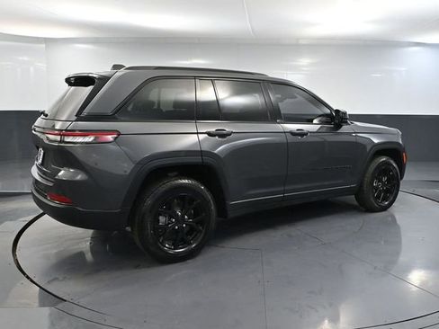Used 2024 Jeep Grand Cherokee Altitude image 6