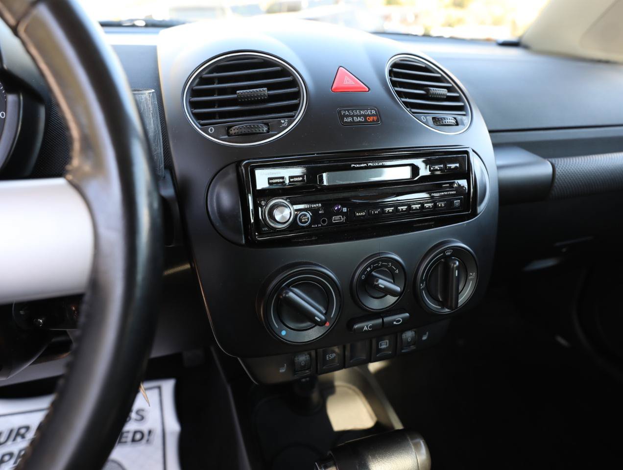 Used 2009 Volkswagen Beetle S FWD image 17