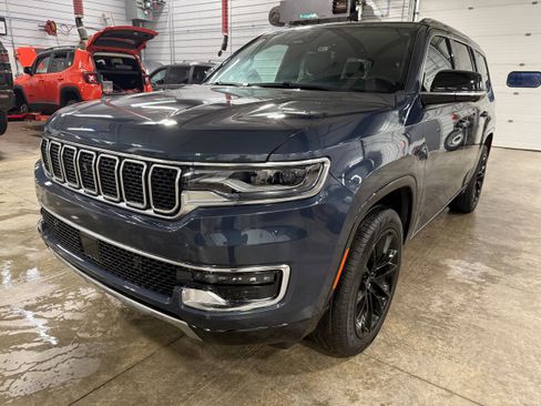 Certified 2024 Jeep Wagoneer Series III w/ Premium Group I image 5